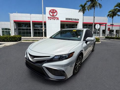 Certified 2022 Toyota Camry SE w/ Audio Upgrade Package FWD image 3