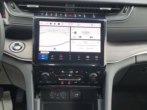 Used 2024 Jeep Grand Cherokee Limited w/ Luxury Tech Group II AWD/4WD image 30