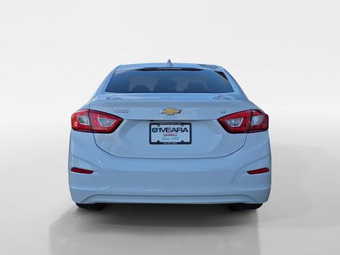 Used 2018 Chevrolet Cruze LT w/ Convenience Package image 4