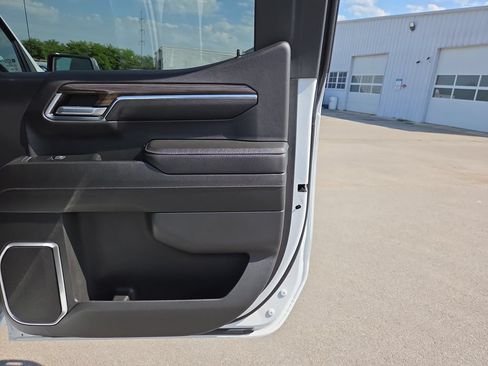Used 2023 Chevrolet Silverado 1500 LT AWD/4WD image 36
