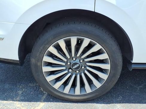 Used 2019 Lincoln Navigator Reserve AWD/4WD image 11