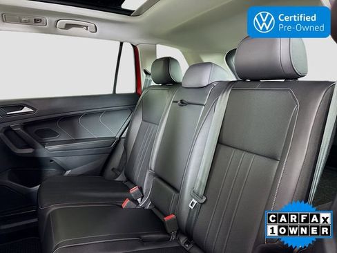 Certified 2022 Volkswagen Tiguan SE w/ Panoramic Sunroof Package image 25