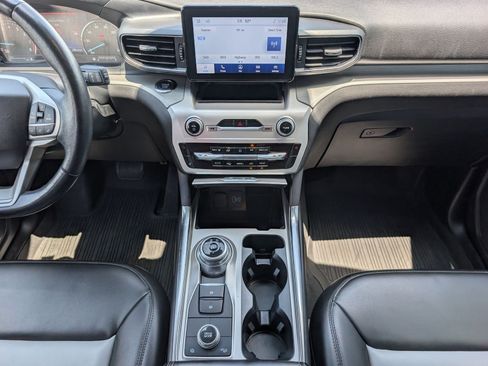 Used 2022 Ford Explorer XLT w/ Equipment Group 202A AWD/4WD image 7