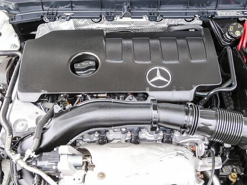 Used 2021 Mercedes-Benz GLB 250 w/ Premium Package image 26