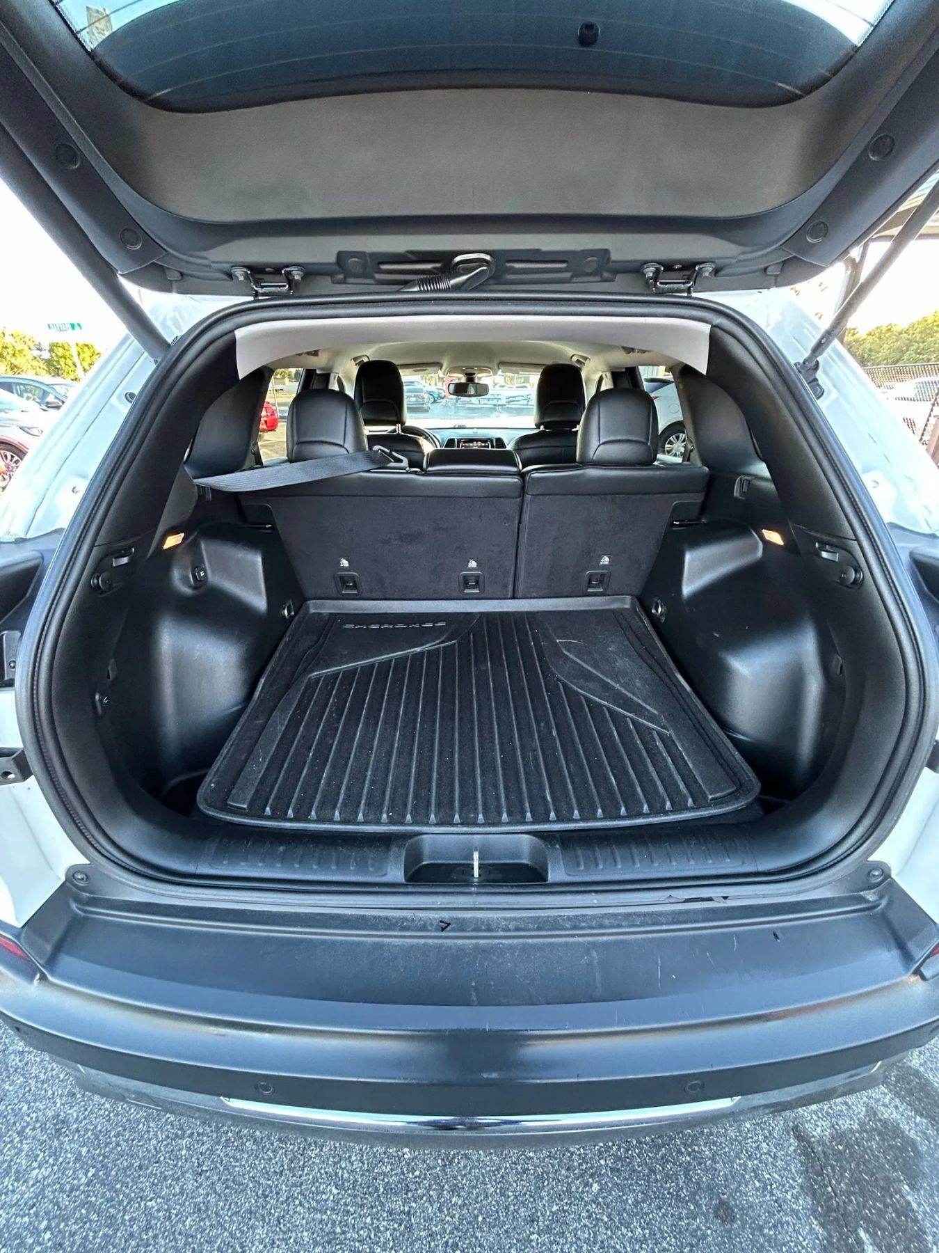 Used 2019 Jeep Cherokee Limited AWD/4WD image 15