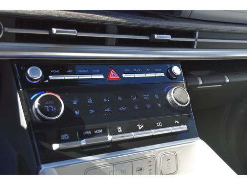 Used 2024 Hyundai Santa Fe Limited image 23