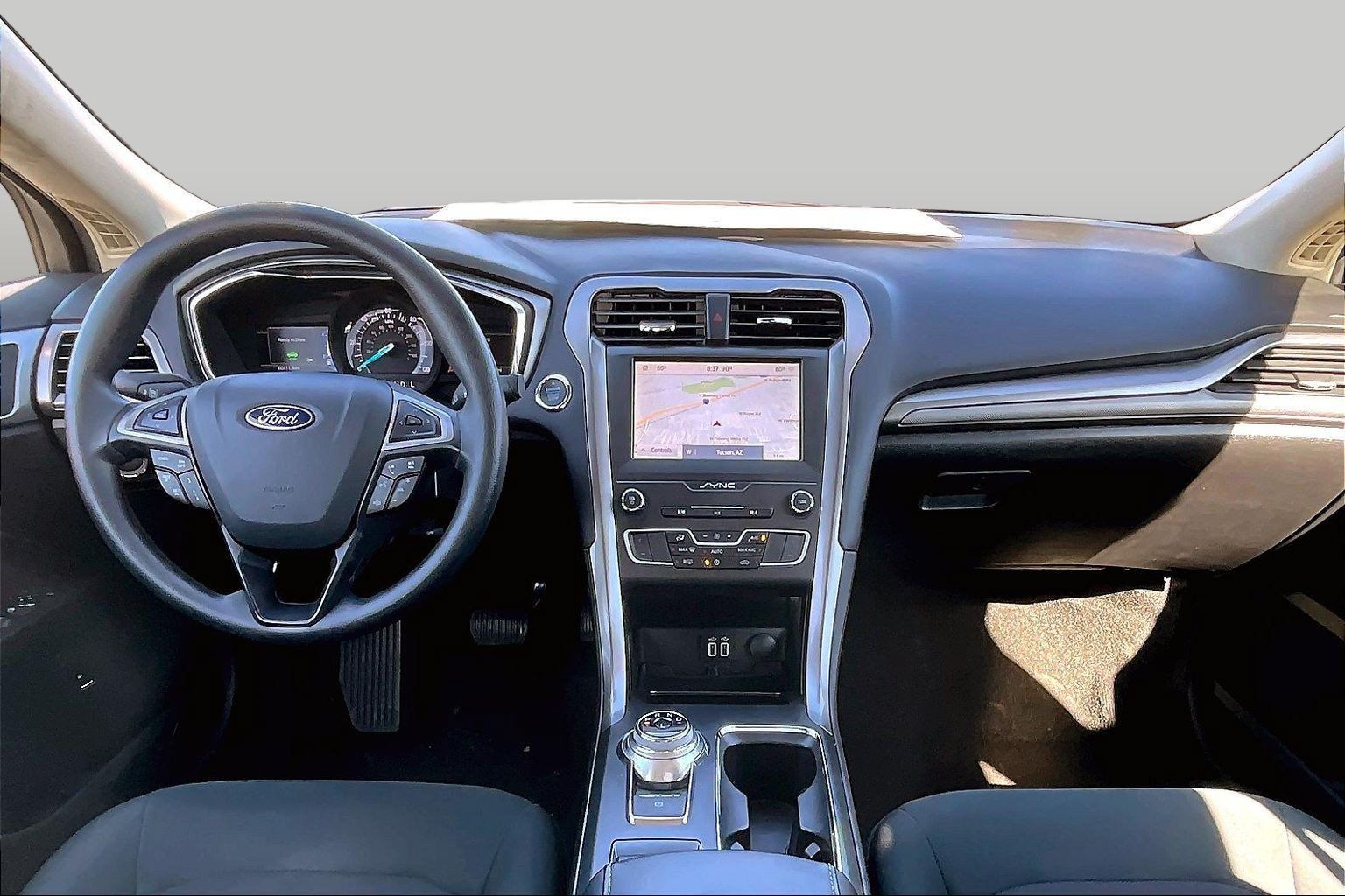 Used 2020 Ford Fusion SE FWD image 14