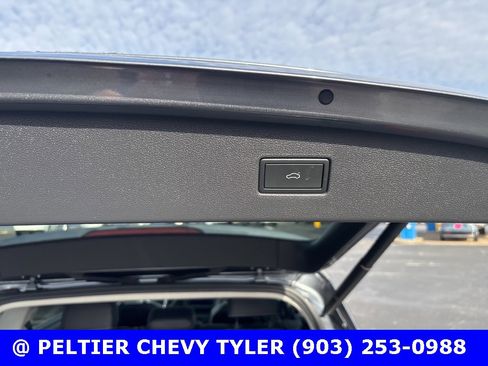 Used 2022 Volkswagen Tiguan SE w/ Panoramic Sunroof Package image 23