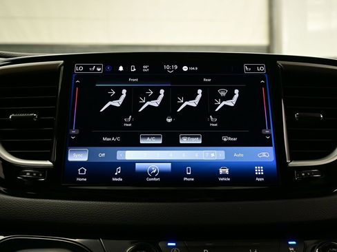 Used 2023 Chrysler Pacifica Touring-L FWD image 22