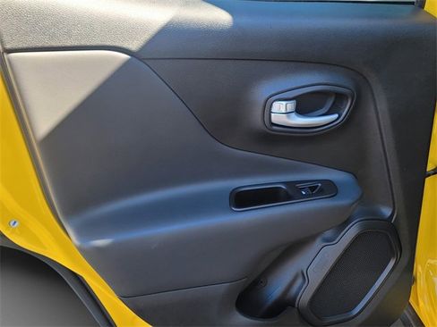 Certified 2023 Jeep Renegade Latitude image 15