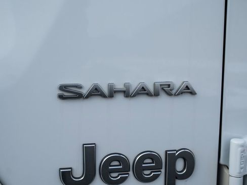 Used 2022 Jeep Wrangler Unlimited Sahara image 10