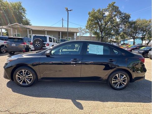 Used 2023 Kia Forte LXS FWD image 4