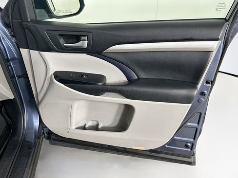 Used 2015 Toyota Highlander XLE image 34
