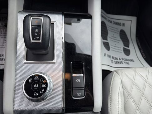 Used 2023 Mitsubishi Outlander SEL image 23