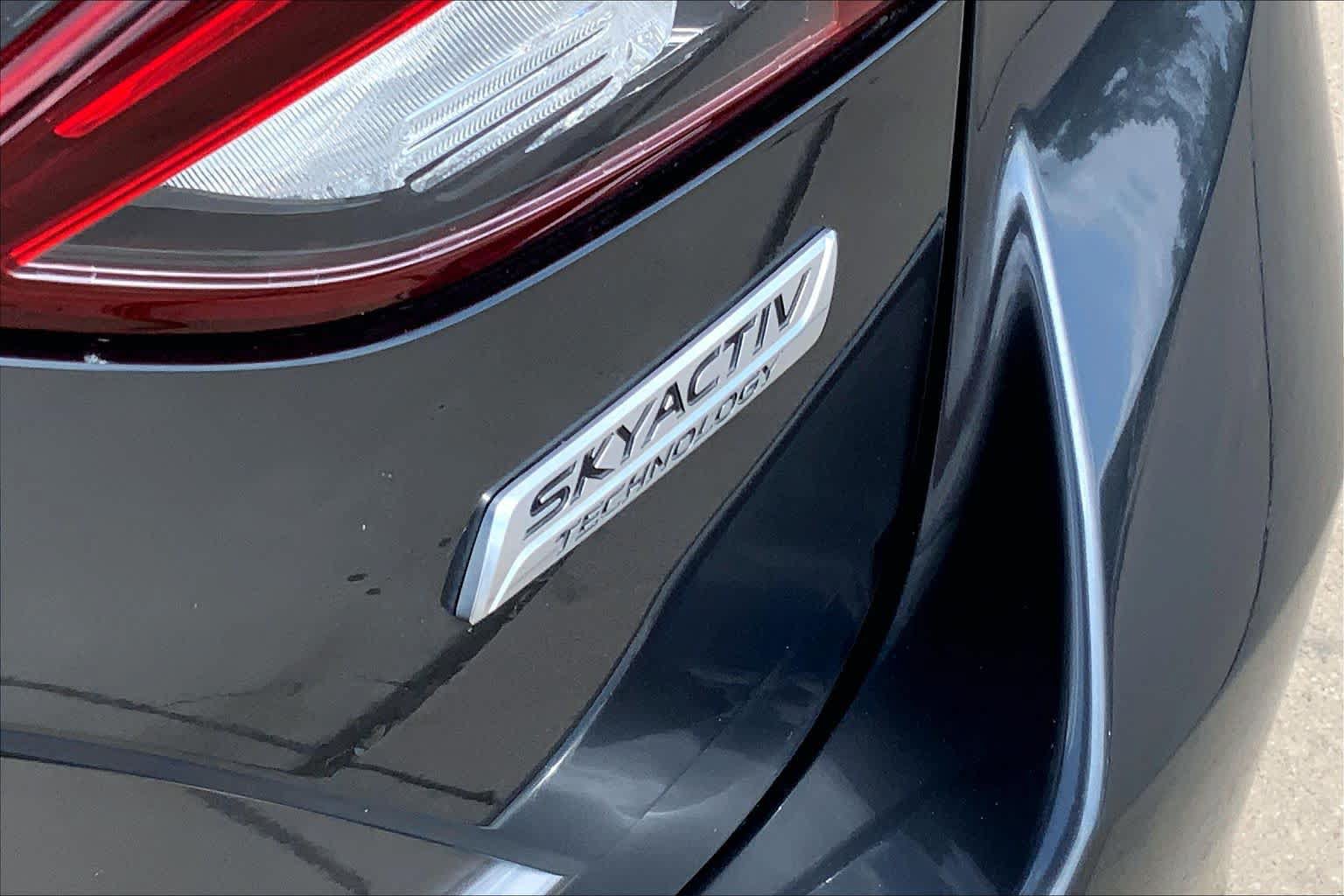 Used 2018 MAZDA MAZDA3 Touring FWD image 10