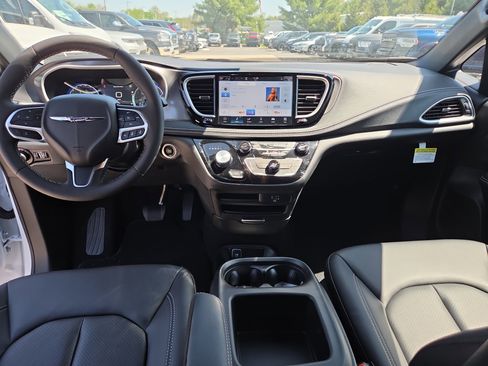 New 2026 Chrysler Pacifica Select FWD image 5