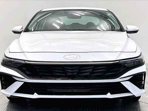 Certified 2024 Hyundai Elantra SEL image 3
