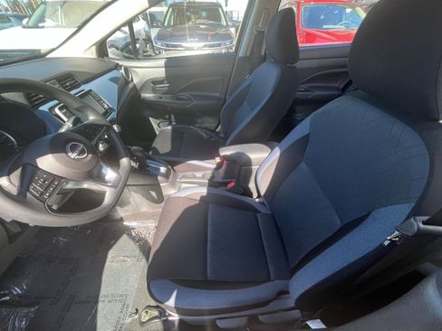 Used 2025 Nissan Versa SV FWD image 27