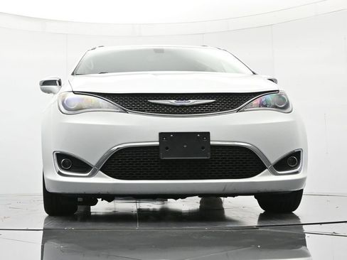 Used 2020 Chrysler Pacifica Limited image 40