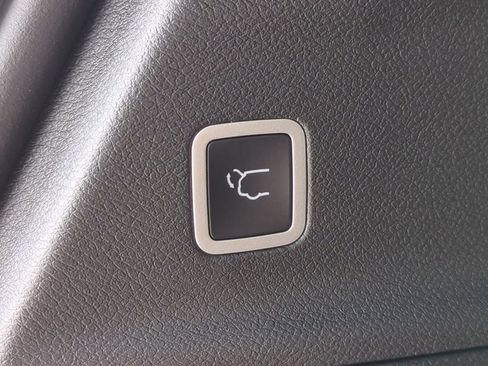 New 2025 Chrysler Pacifica Limited FWD image 14