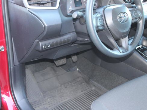 Used 2025 Toyota Corolla LE image 41