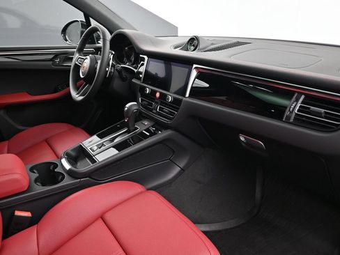 Certified 2026 Porsche Macan AWD/4WD image 14