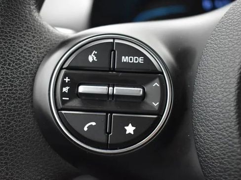 Used 2025 Kia Soul LX w/ LX Technology Package FWD image 24