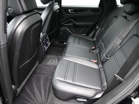 Certified 2021 Porsche Cayenne S AWD/4WD image 7