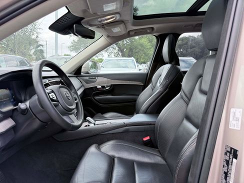 Certified 2023 Volvo XC90 T8 Ultimate w/ Lounge Package AWD/4WD image 11
