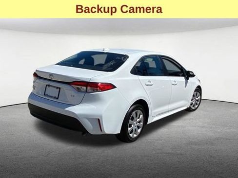 Used 2025 Toyota Corolla LE FWD image 9