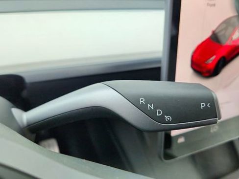 Used 2025 Tesla Model Y Performance image 42