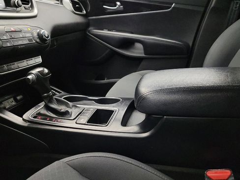 Used 2017 Kia Sorento LX w/ LX Convenience Package image 26