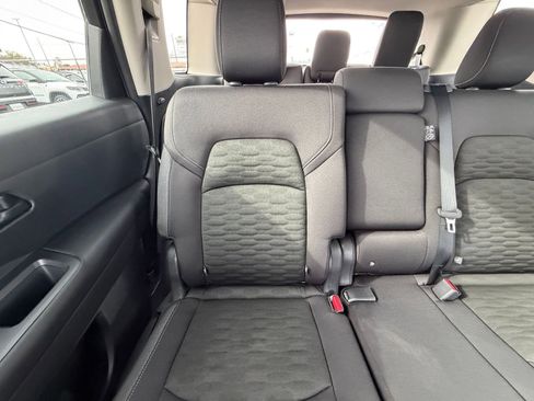 Used 2025 Nissan Pathfinder SV image 41