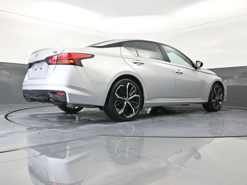 Used 2024 Nissan Altima 2.5 SR FWD image 37