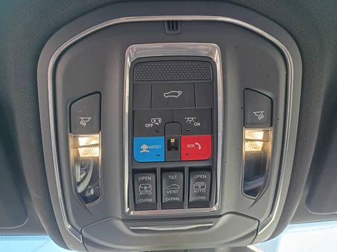 Used 2025 Jeep Grand Cherokee L Limited image 24