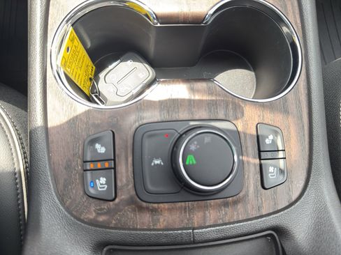 Used 2023 GMC Acadia Denali w/ Denali Technology Package FWD image 21