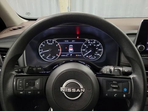 Used 2023 Nissan Rogue SV image 14