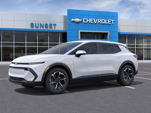 New 2026 Chevrolet Equinox EV LT image 2