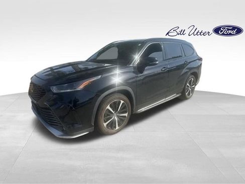 Used 2022 Toyota Highlander XSE FWD image 1
