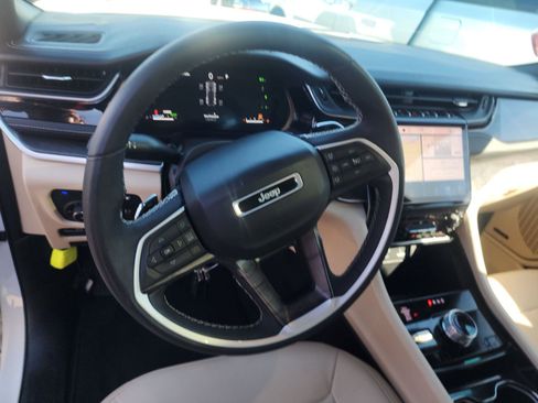 Used 2023 Jeep Grand Cherokee 4WD 4xe image 8