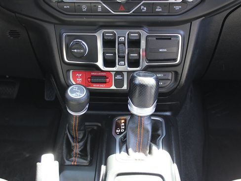 Used 2021 Jeep Gladiator Mojave AWD/4WD image 19