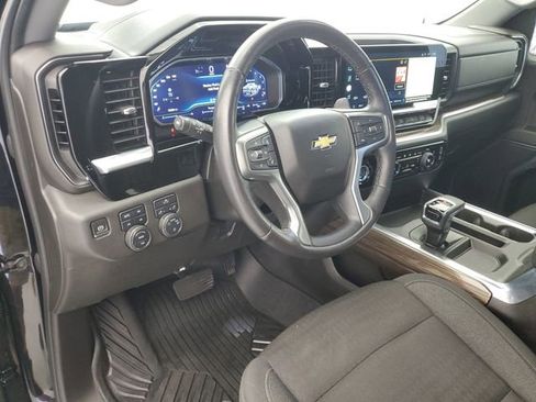 Used 2022 Chevrolet Silverado 1500 LT w/ Z71 Off-Road Package image 18