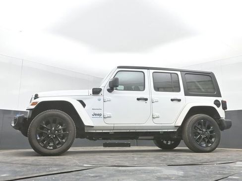 Used 2023 Jeep Wrangler Unlimited Sahara AWD/4WD image 30
