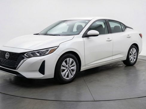 Used 2025 Nissan Sentra S FWD image 3
