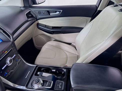 Used 2019 Ford Edge Titanium w/ Equipment Group 301A AWD/4WD image 26