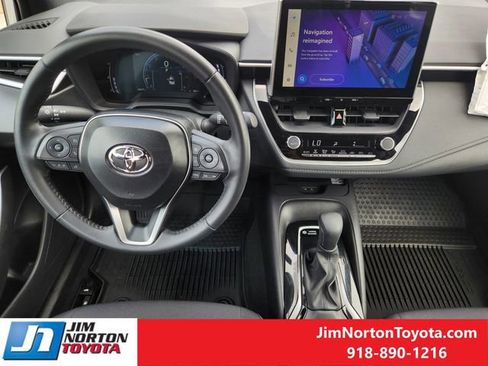 Used 2025 Toyota Corolla SE w/ SE Premium Package FWD image 28