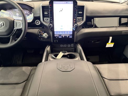 New 2026 RAM 1500 Laramie AWD/4WD image 17