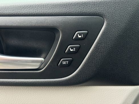 Used 2018 Toyota Highlander Limited image 17