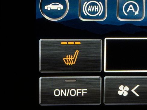 Used 2025 Subaru Outback Premium AWD/4WD image 18
