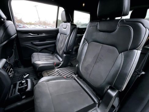 Used 2023 Jeep Grand Cherokee L Altitude image 18